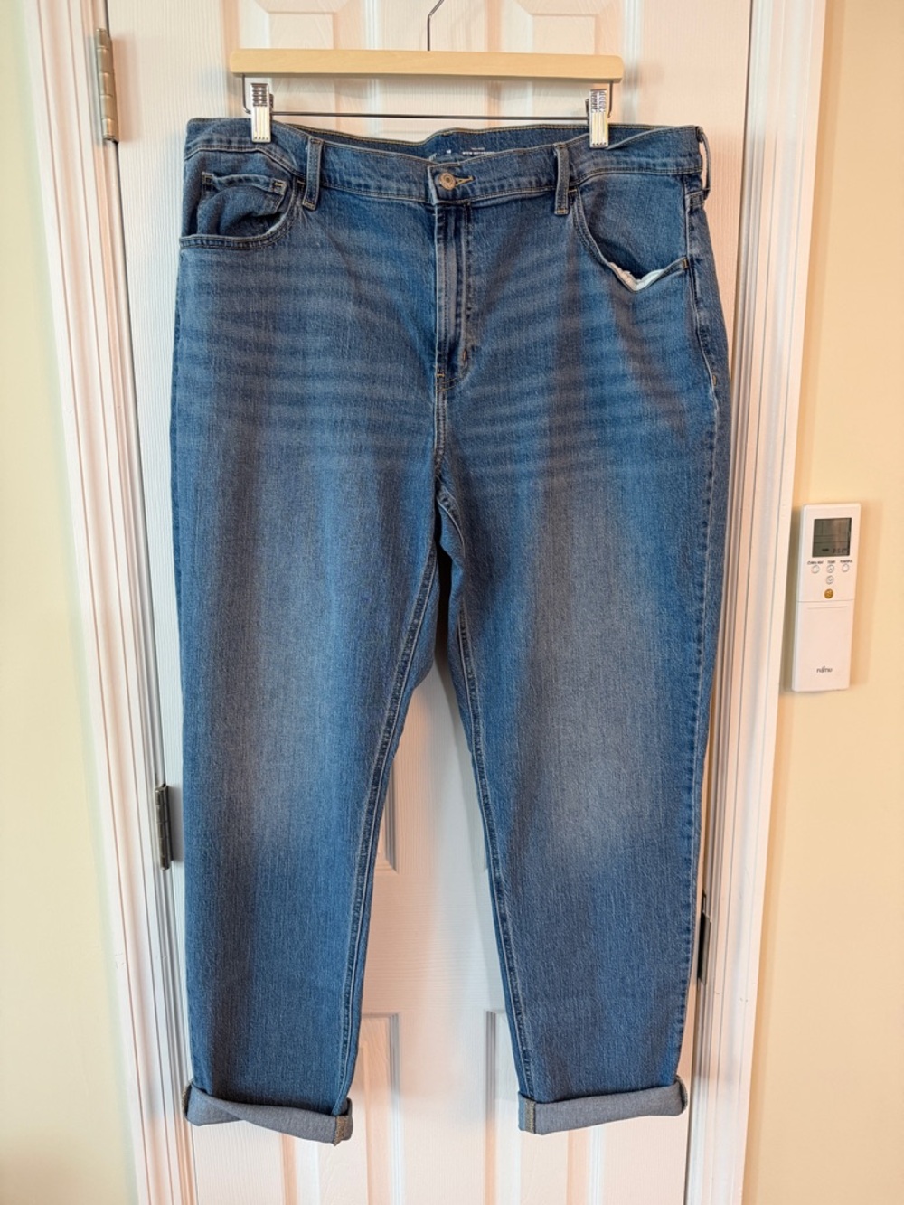 Old Navy Women Boyfriend Jeans - Medium Blue Denim 18 Tall NWOT - Picture 2 of 4